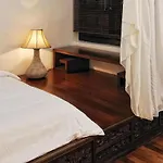 Courtyard At Heeren Boutique Hotel