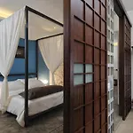 Courtyard At Heeren Boutique Hotel